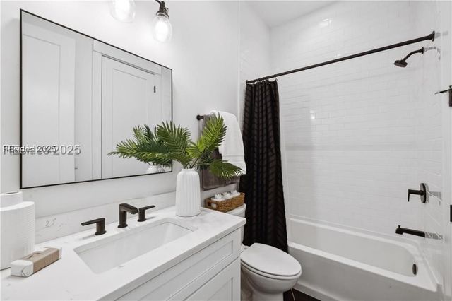 37 Park Sq S, Beaufort, SC 29907