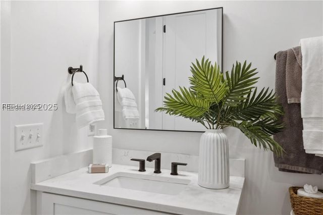 37 Park Sq S, Beaufort, SC 29907