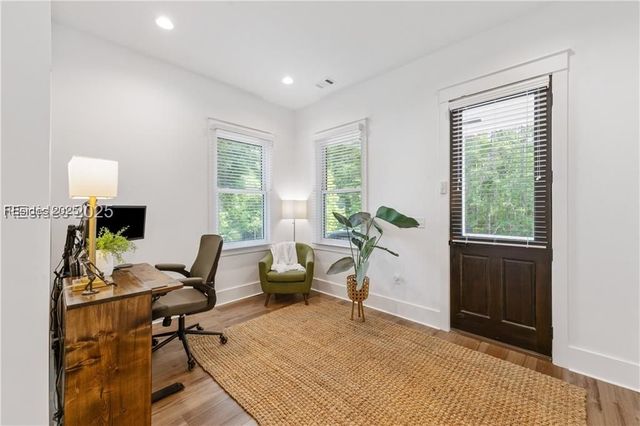 37 Park Sq S, Beaufort, SC 29907