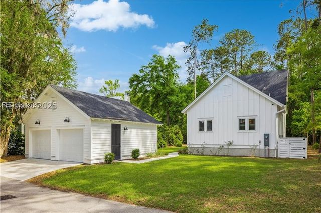 37 Park Sq S, Beaufort, SC 29907