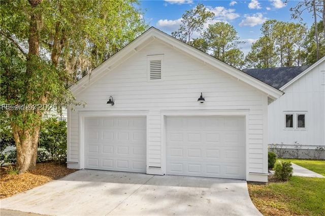 37 Park Sq S, Beaufort, SC 29907