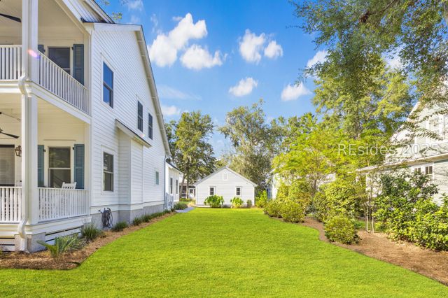 37 Park Sq S, Beaufort, SC 29907