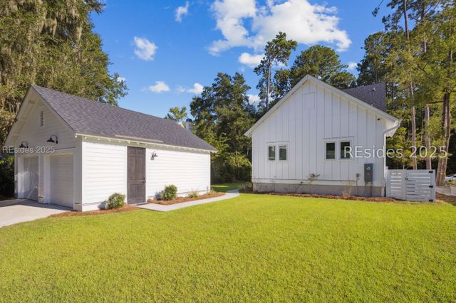 37 Park Sq S, Beaufort, SC 29907