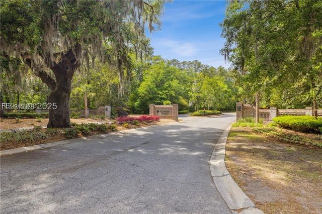 37 Park Sq S, Beaufort, SC 29907