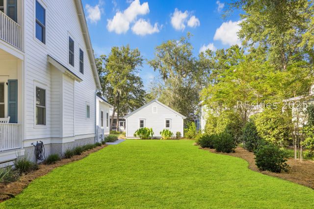 37 Park Sq S, Beaufort, SC 29907