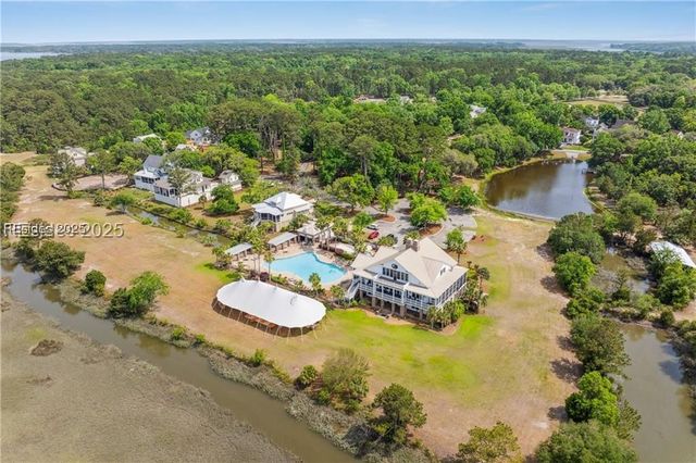 37 Park Sq S, Beaufort, SC 29907