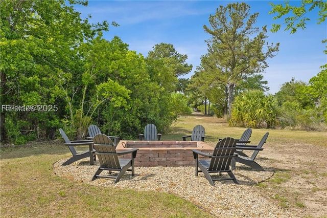 37 Park Sq S, Beaufort, SC 29907