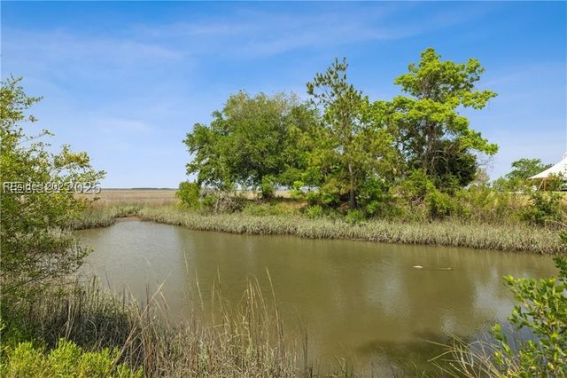 37 Park Sq S, Beaufort, SC 29907