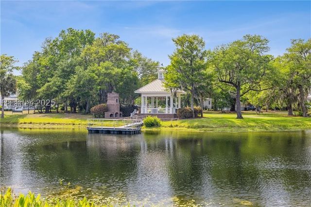 37 Park Sq S, Beaufort, SC 29907