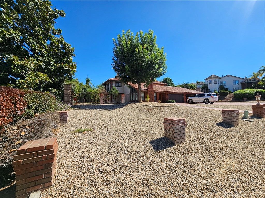 2073 Gainsborough, Riverside, CA 92506 — photo 2