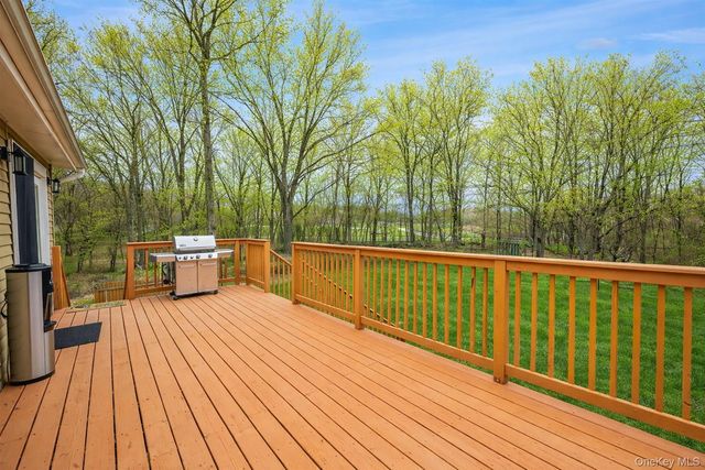 22 Valkill Drive, Poughkeepsie, NY 12601
