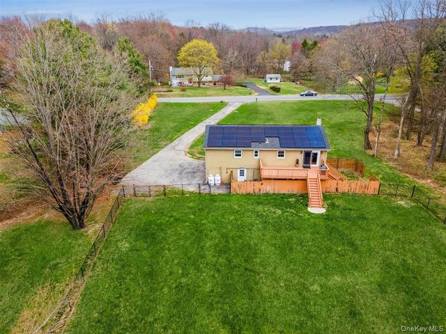 22 Valkill Drive, Poughkeepsie, NY 12601