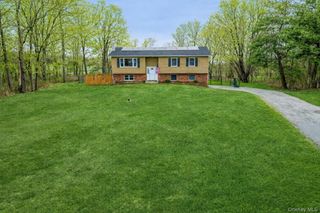 22 Valkill Drive, Poughkeepsie, NY 12601