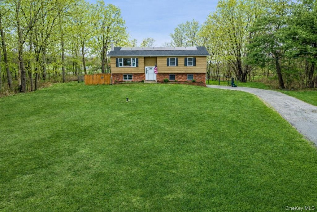 22 Valkill Drive, Poughkeepsie, NY 12601