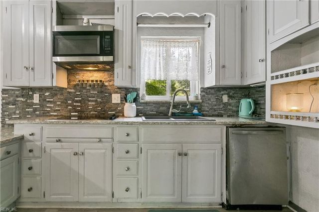 102 Purgold RD, Seaford, VA 23696