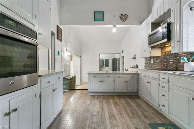 102 Purgold RD, Seaford, VA 23696