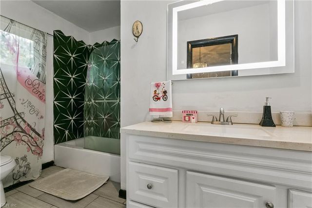 102 Purgold RD, Seaford, VA 23696