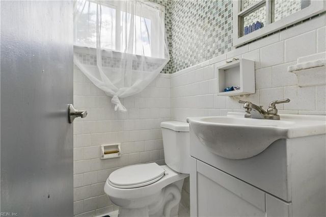 102 Purgold RD, Seaford, VA 23696