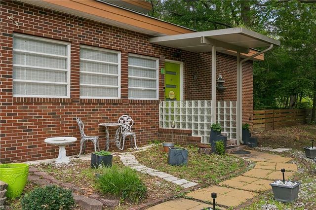 102 Purgold RD, Seaford, VA 23696