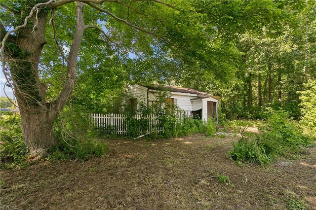 102 Purgold RD, Seaford, VA 23696