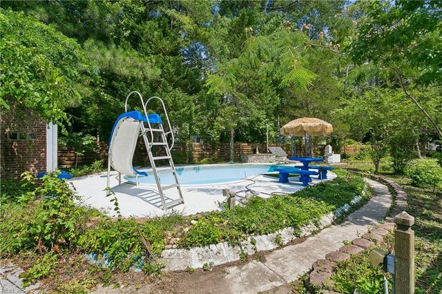 102 Purgold RD, Seaford, VA 23696