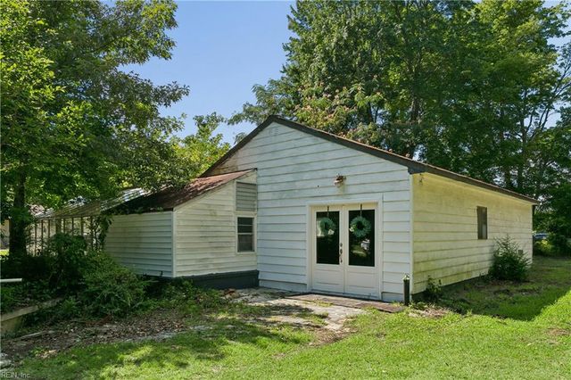 102 Purgold RD, Seaford, VA 23696