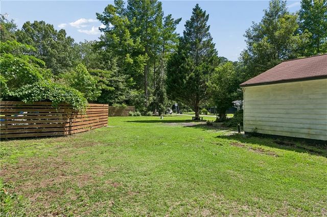 102 Purgold RD, Seaford, VA 23696