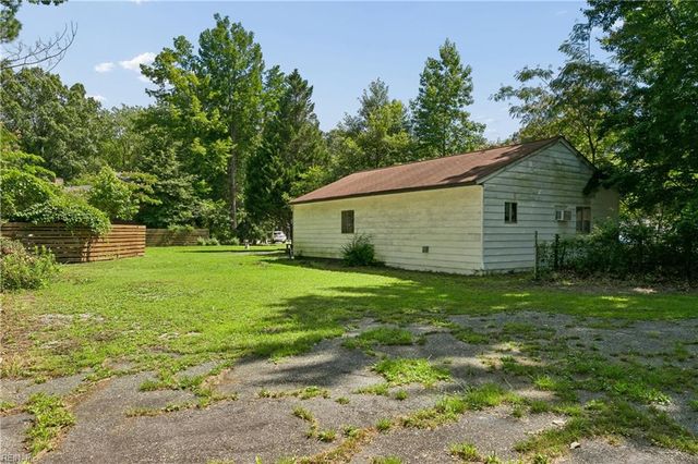 102 Purgold RD, Seaford, VA 23696