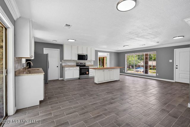 12908 Hanover Drive, Ocean Springs, MS 39564
