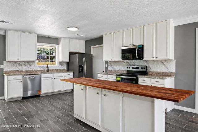 12908 Hanover Drive, Ocean Springs, MS 39564