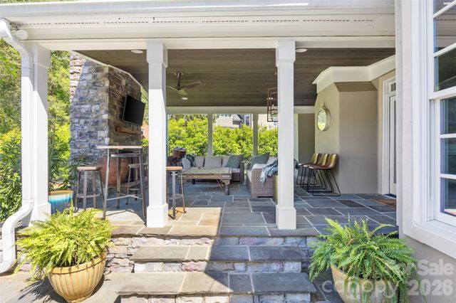 11132 Colonial Country Lane, Charlotte, NC 28277