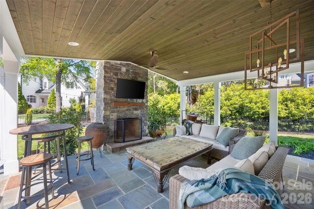 11132 Colonial Country Lane, Charlotte, NC 28277