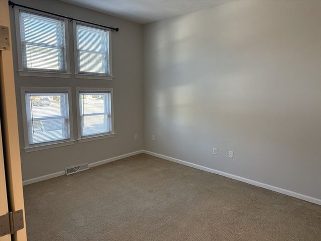 21 Lamplighter Ln 21, Easton, MA 02375