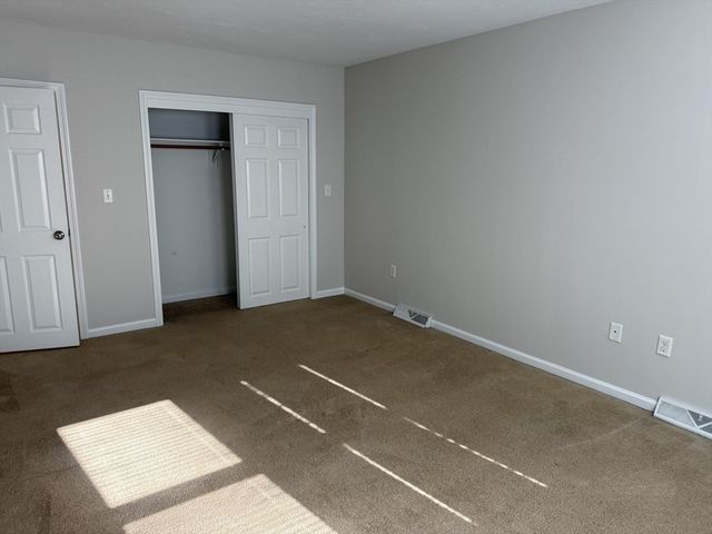 21 Lamplighter Ln 21, Easton, MA 02375