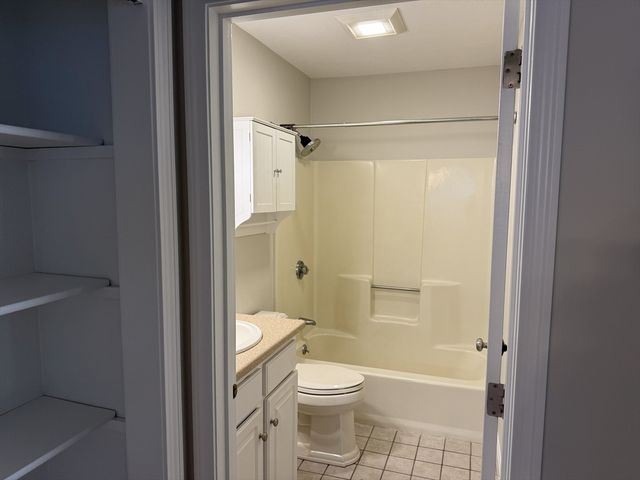 21 Lamplighter Ln 21, Easton, MA 02375