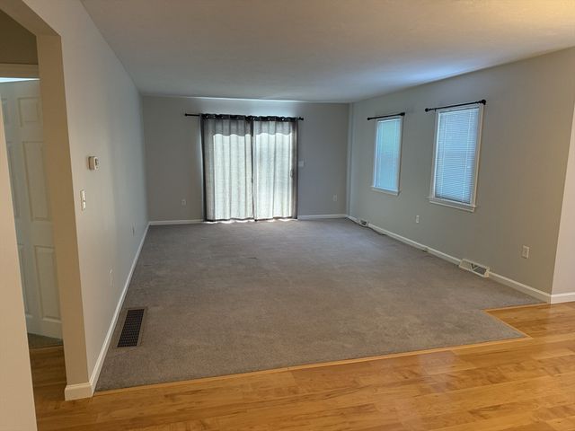 21 Lamplighter Ln 21, Easton, MA 02375