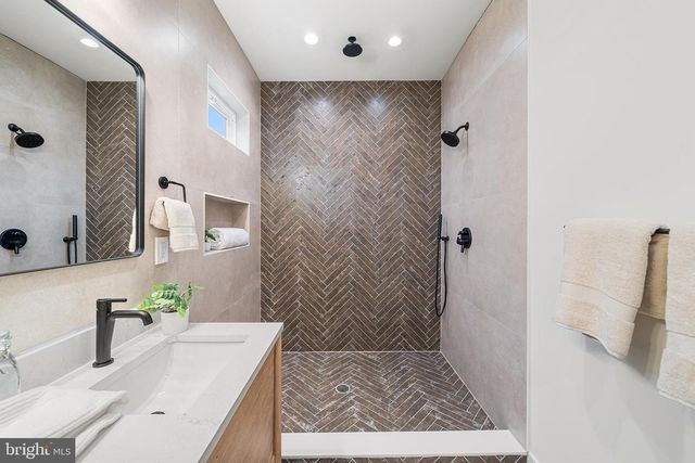 11 W ABINGTON AVE, Philadelphia, PA 19118