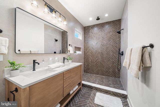 11 W ABINGTON AVE, Philadelphia, PA 19118