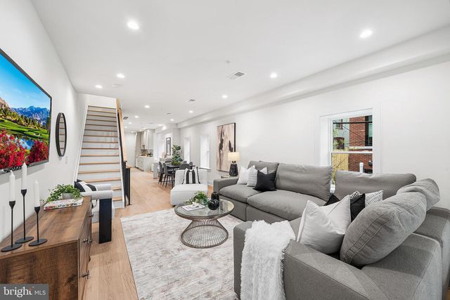 11 W ABINGTON AVE, Philadelphia, PA 19118