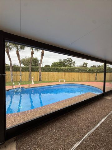 19253 Carolina Cir, Boca Raton, FL 33434