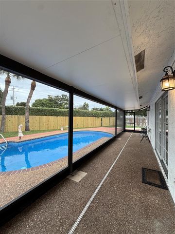 19253 Carolina Cir, Boca Raton, FL 33434