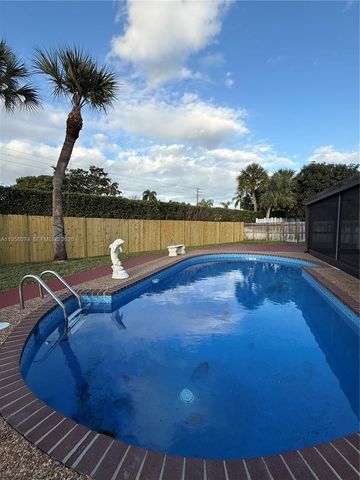 19253 Carolina Cir, Boca Raton, FL 33434