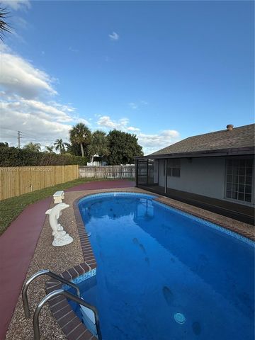 19253 Carolina Cir, Boca Raton, FL 33434