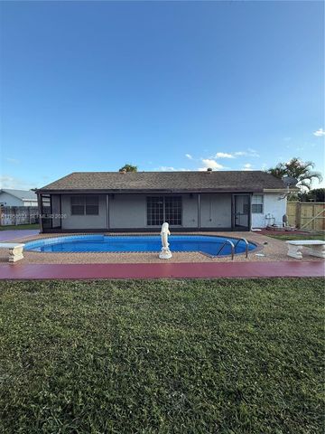 19253 Carolina Cir, Boca Raton, FL 33434