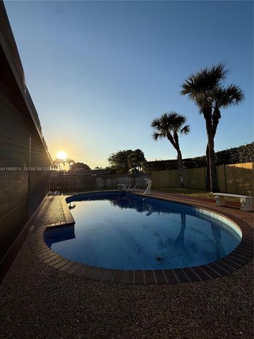 19253 Carolina Cir, Boca Raton, FL 33434