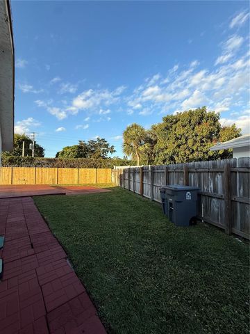 19253 Carolina Cir, Boca Raton, FL 33434