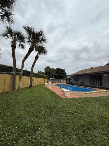 19253 Carolina Cir, Boca Raton, FL 33434