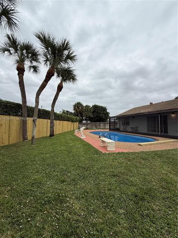 19253 Carolina Cir, Boca Raton, FL 33434