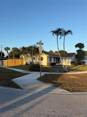 19253 Carolina Cir, Boca Raton, FL 33434