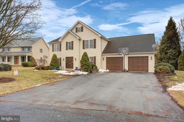 463 CENTURY DR, Greencastle, PA 17225